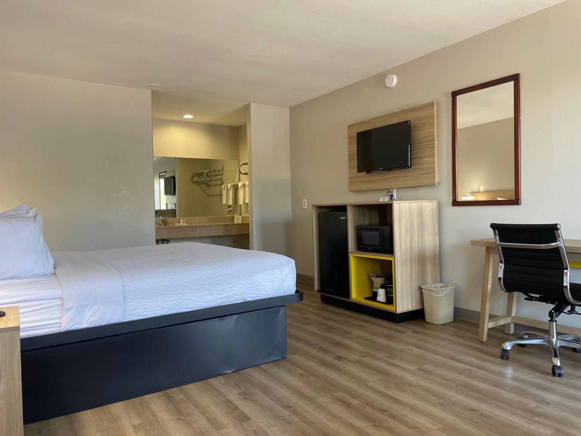 Days Hotel 2*